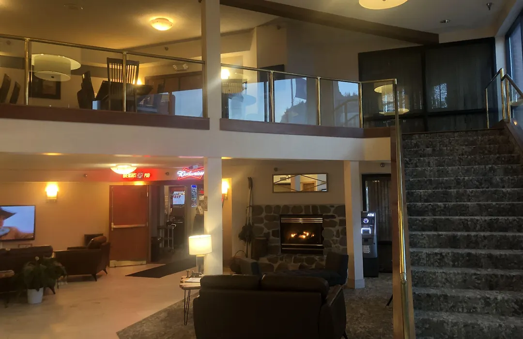 Express Suites Riverport Inn & Suites-1
