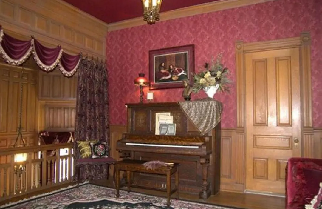Alexander Mansion Bed And Breakfast-1