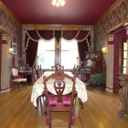 Alexander Mansion Bed And Breakfast-2
